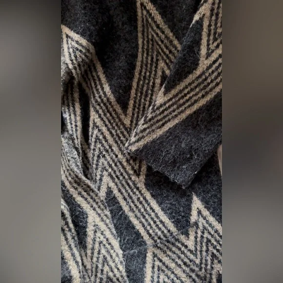 Grace Black and Tan Chevron Women's Long Cardigan - Picture 7 of 7